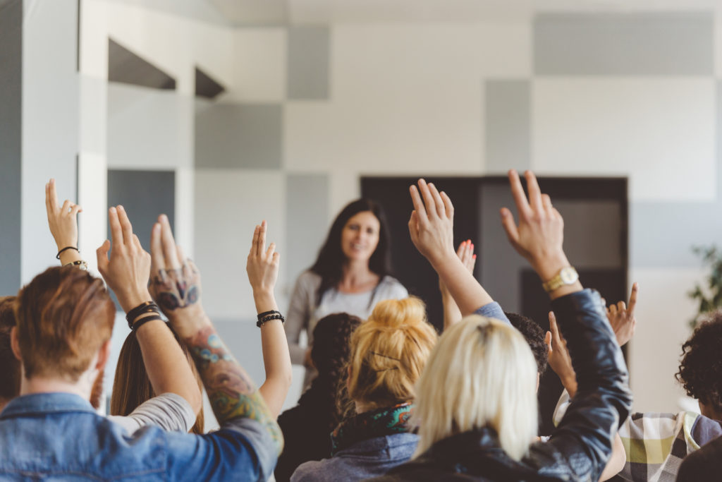 raising hands to ask about the four-day workweek